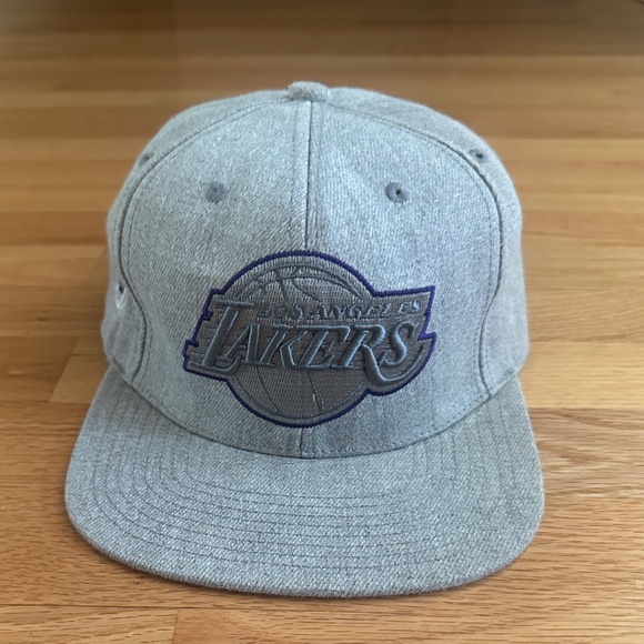LA Lakers Snapback Flat Brim Gray Hat Cap - Picture 1 of 13